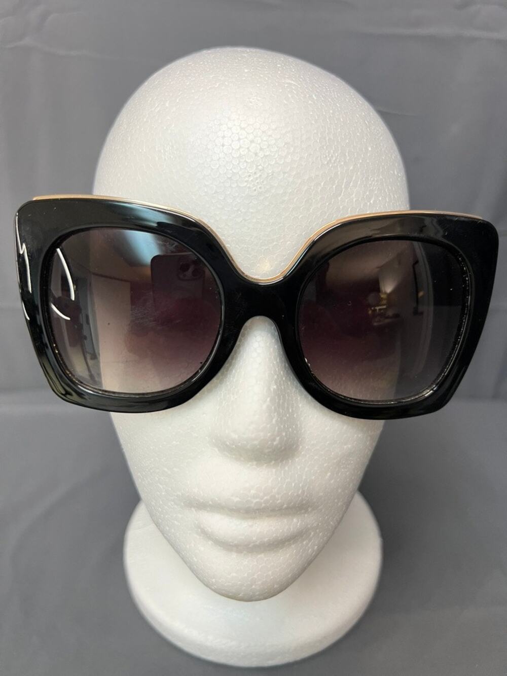 Gold Rimmed Fashion Sun Glasses Large Frame Black NEW